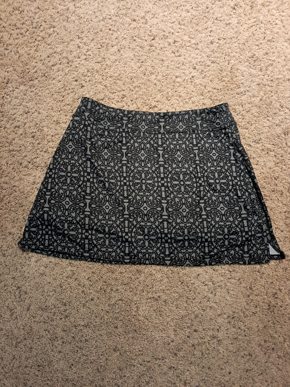 Tranquility by Colorado Clothing Black & Gray Geometric A-Line Skort Medium